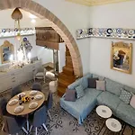 Antigone Traditional House Nyaraló *