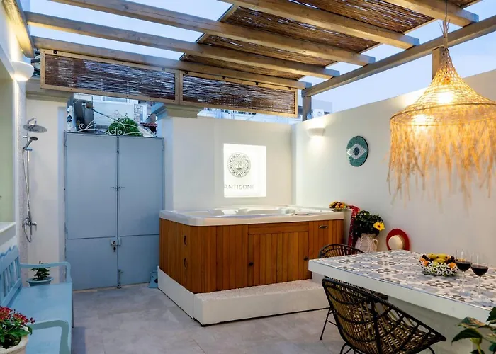 بيت للعطل Antigone Traditional House *